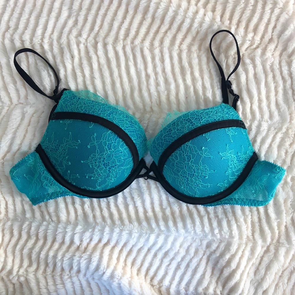Victoria’s Secret 34B Very Sexy Push-up Lace Blue/green with black detail